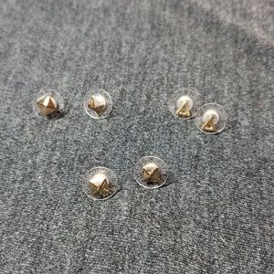 3 Pairs of stud earrings